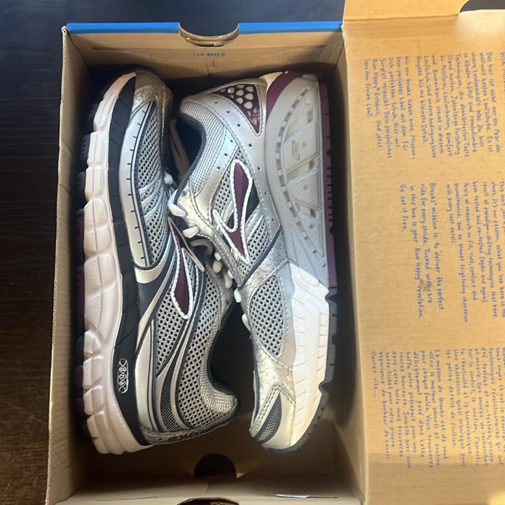 Brooks Addiction 10 in Silver/Anthracite/Plum - Picture 3 of 5